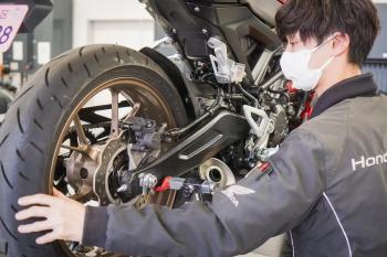 Laher Motor Mulai Berbunyi? Jangan Tunggu Rusak, Servis di AHASS Honda Sekarang!